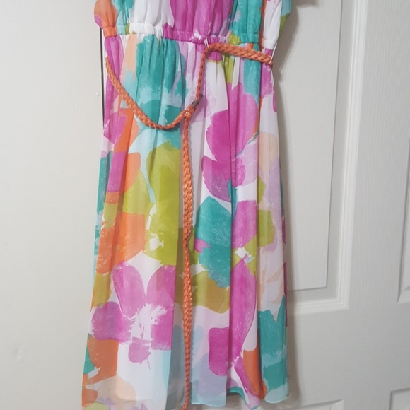 Dress with belt included. - Picture 3 of 7